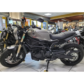 motorcycle rental  Benelli Leoncino 800