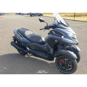 motorcycle rental Yamaha Tricity 300