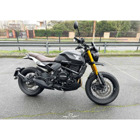 motorcycle rental Moto Morini Seiemmezzo 650 SCR A2