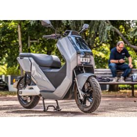 motorcycle rental Orcal E5R Electrique
