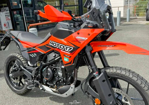 Location moto Laval Ducati 400 Scrambler 1