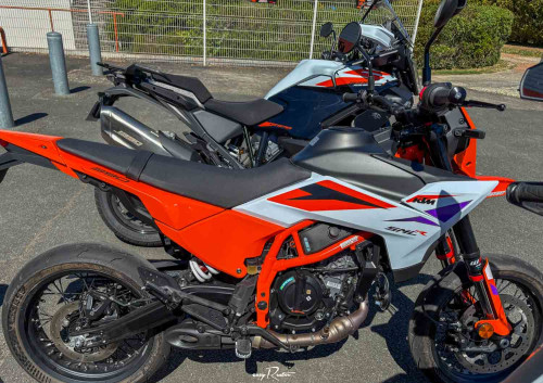 Location moto Laval Ducati 400 Scrambler 1