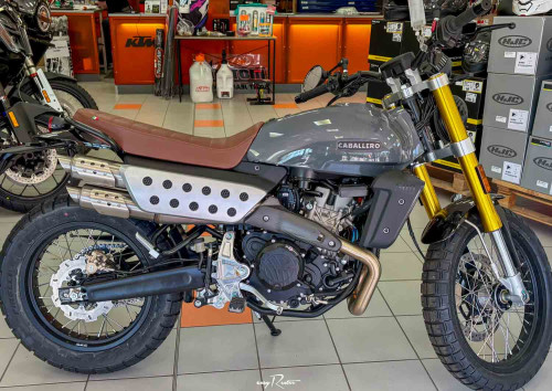 Location moto Laval Ducati 400 Scrambler 1