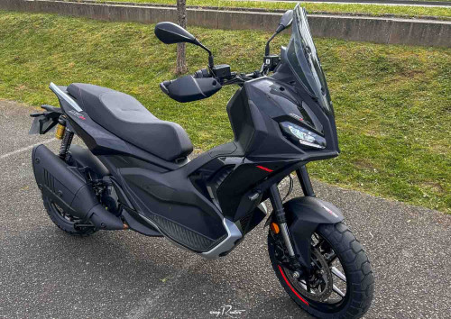 Location moto Mayenne Guzzi V9 2