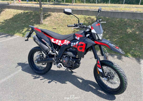 Location moto Mayenne Guzzi V9 2