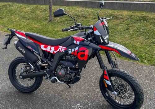 Location moto Mayenne Guzzi V9 2