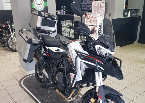 Location moto Guzzi V7 en Provence 1