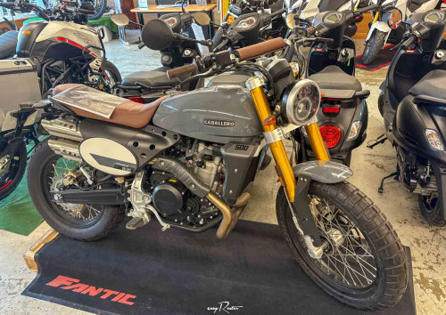 Saint-Lô Kawasaki Z650 A2 motorcycle rental 14194