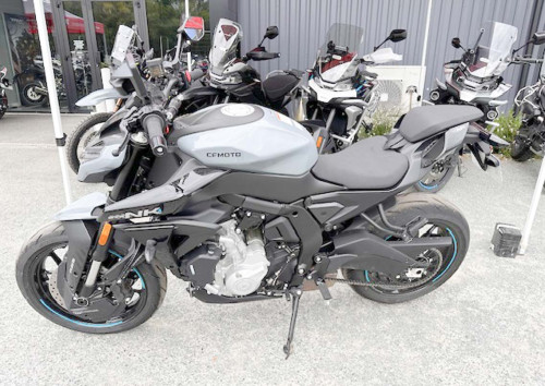 Saint-Lô Kawasaki Z650 A2 motorcycle rental 14194