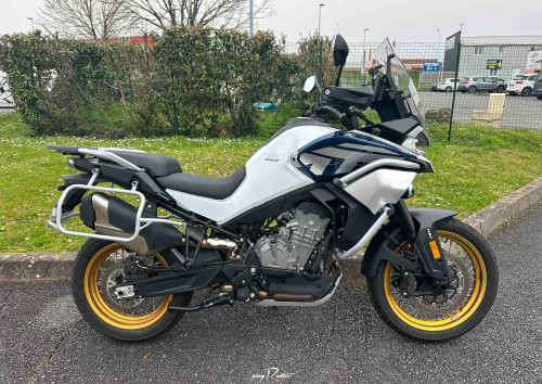 Angers KTM 890 Duke L motorcycle rental 15589