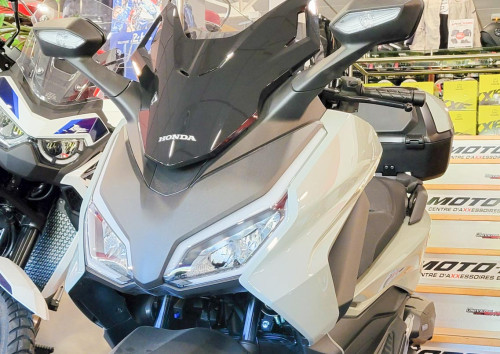 Le Mans Silence S01 scooter rental 18789