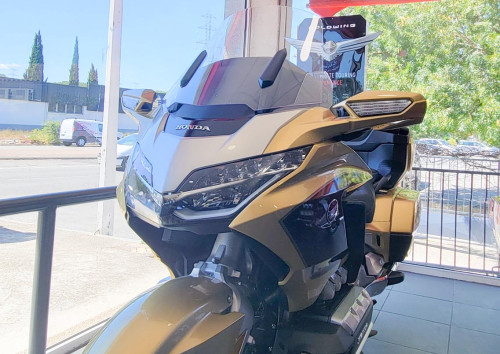 Le Mans Silence S01 scooter rental 18789