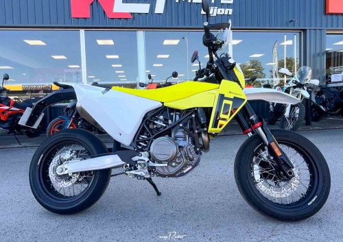 Vannes KTM 890 Adventure A2 motorcycle rental 15293