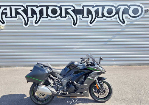 Nancy Guzzi V7 Stone motorcycle rental 14939