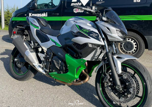 Nancy Guzzi V7 Stone motorcycle rental 14939