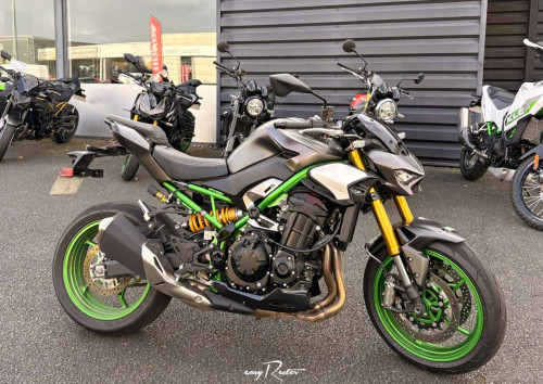 Angers Kawasaki Z900 RS motorcycle rental 15641