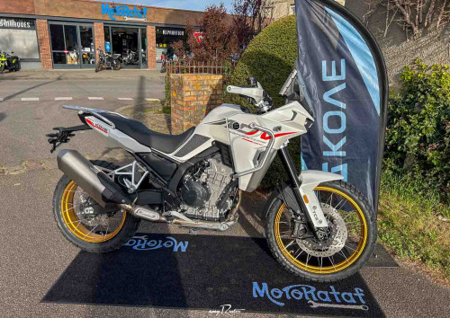 Location moto Saint-Lô Triumph Bonneville 1