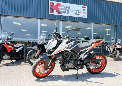 Vannes KTM 890 Adventure A2 motorcycle rental 15293