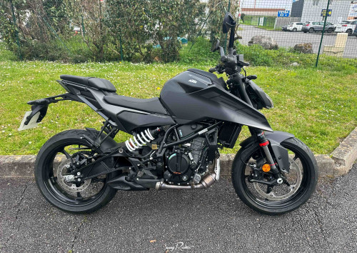 Angers KTM 890 Duke L motorcycle rental 15589