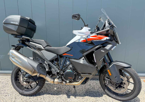 Location moto Laval Ducati 400 Scrambler 1