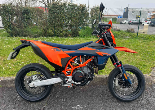 Angers KTM 890 Duke L motorcycle rental 15589