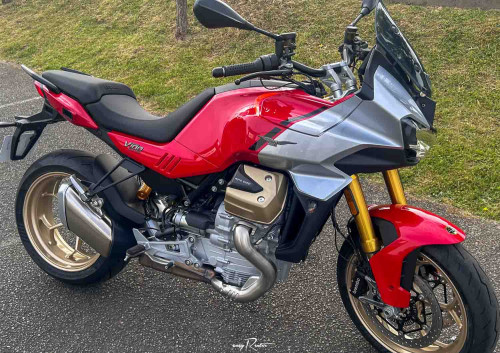 Location moto Mayenne Guzzi V9 2