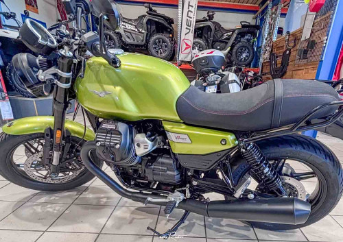 Nancy Guzzi V7 Stone motorcycle rental 14939