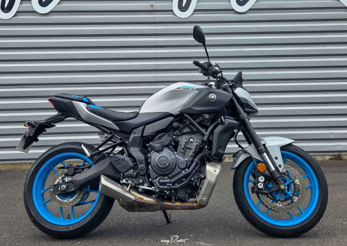 Nancy Guzzi V7 Stone motorcycle rental 14939