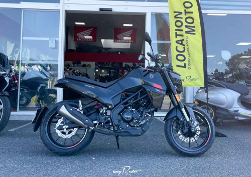 Location moto Laval Ducati 400 Scrambler 1