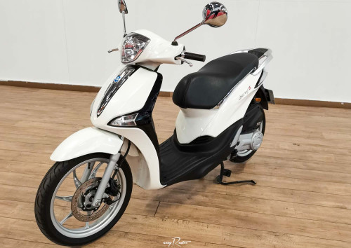 Le Mans Silence S01 scooter rental 18789