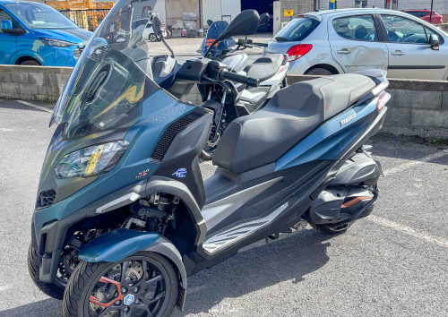 Nancy Guzzi V7 Stone motorcycle rental 14939