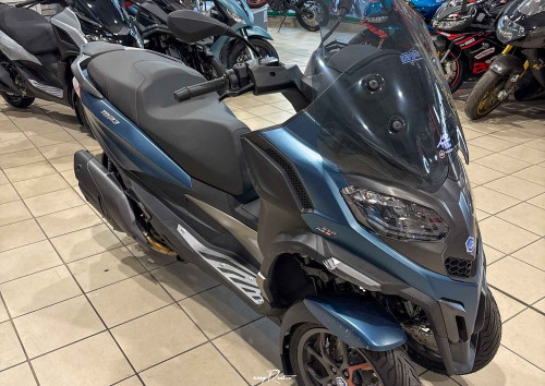 Nancy Guzzi V7 Stone motorcycle rental 14939