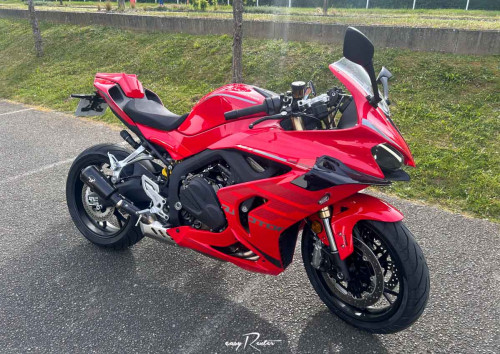 Location moto Mayenne Guzzi V9 2