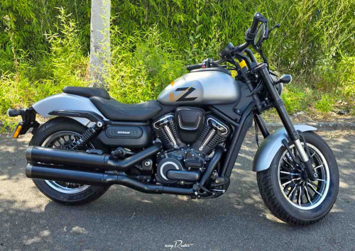 Location moto Laval Ducati 400 Scrambler 1