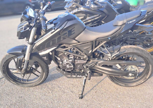 Nancy Guzzi V7 Stone motorcycle rental 14939