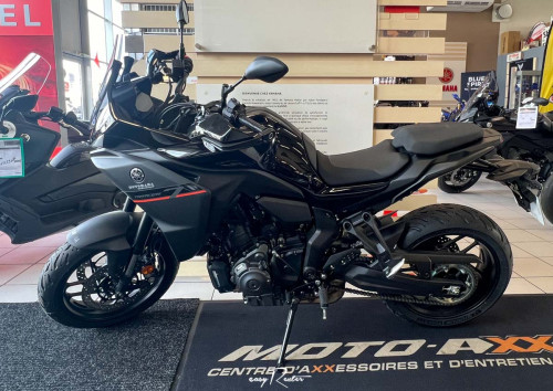 Nancy Guzzi V7 Stone motorcycle rental 14939