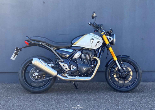 Strasbourg Triumph Street Twin A2  motorcycle rental 14815