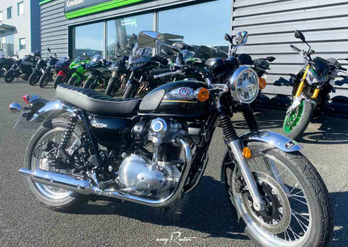 Angers Kawasaki Z900 RS motorcycle rental 15641
