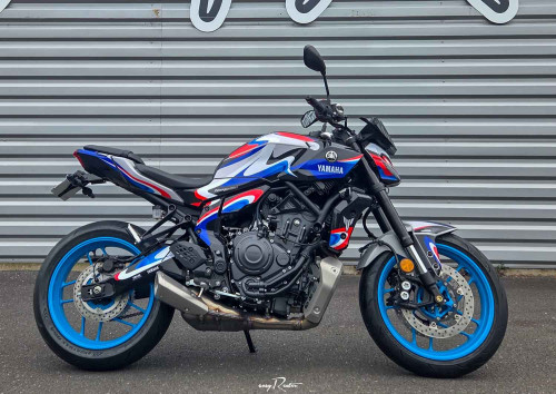 Nancy Guzzi V7 Stone motorcycle rental 14939