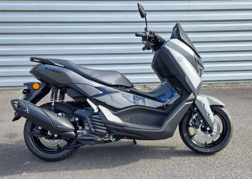 Nancy Guzzi V7 Stone motorcycle rental 14939