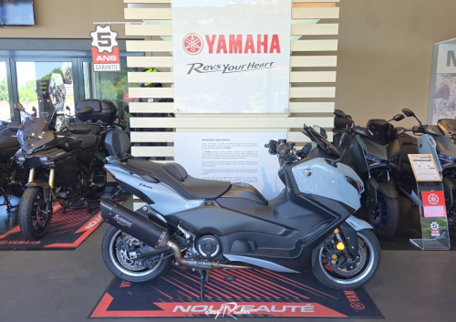 Nancy Guzzi V7 Stone motorcycle rental 14939