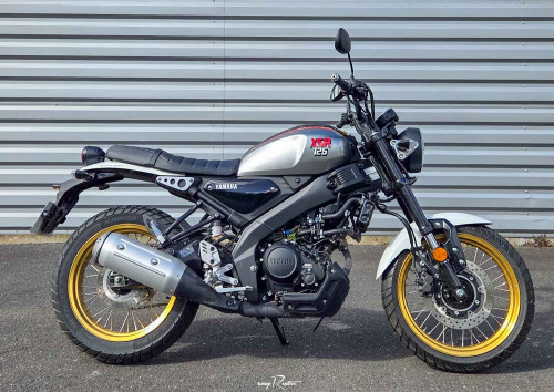 Nancy Guzzi V7 Stone motorcycle rental 14939