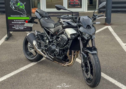 Aizenay Kawasaki Versys 650 A2 motorcycle rental 13226