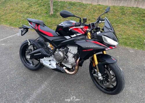 Location moto Mayenne Guzzi V9 2
