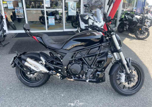 Location moto Laval Ducati 400 Scrambler 1