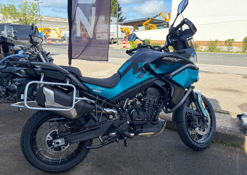 Location moto Laval Ducati 400 Scrambler 1