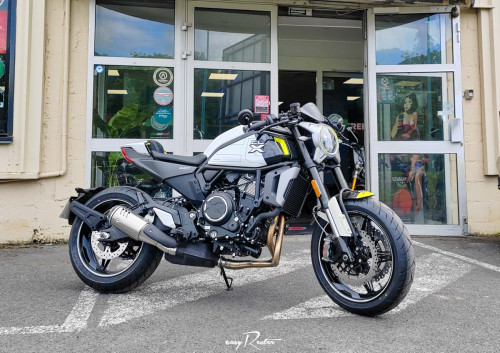 Rodez Benelli 400 Imperiale motorcycle rental 14778