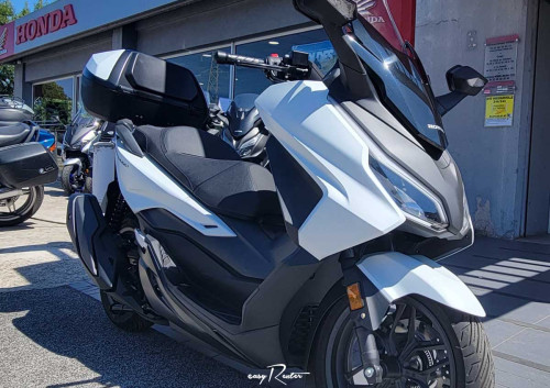 Le Mans Silence S01 scooter rental 18789