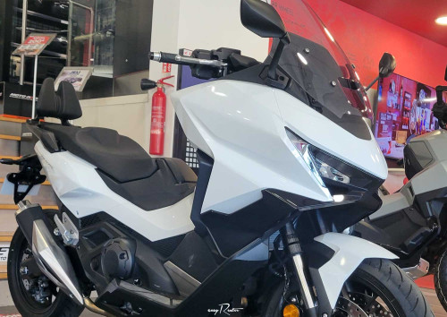 Le Mans Silence S01 scooter rental 18789