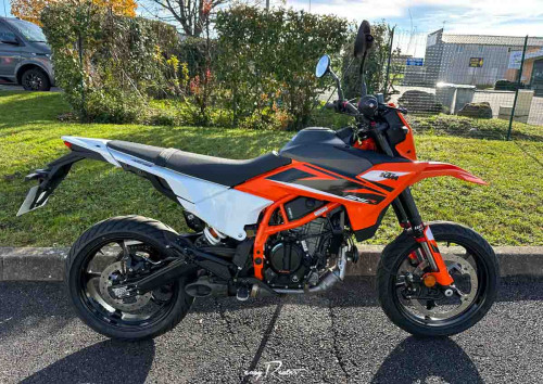 Angers KTM 890 Duke L motorcycle rental 15589
